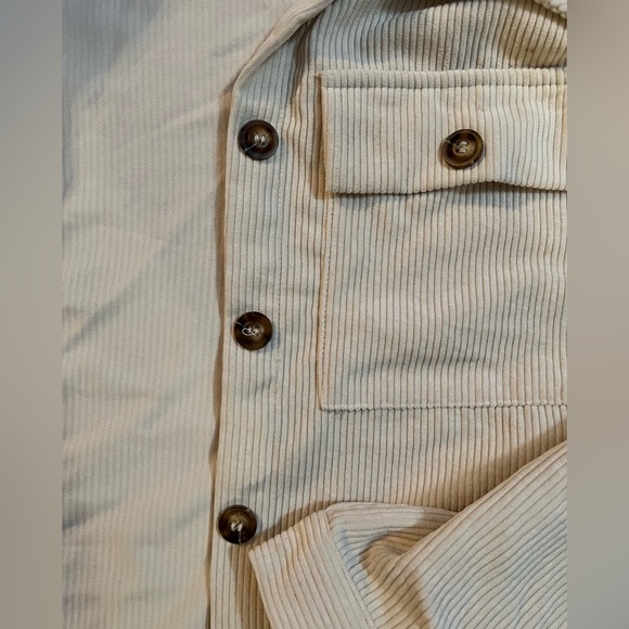 Simple Crop Jacket - Picture 3 of 4